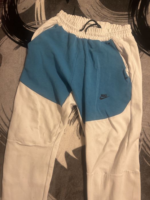 pantaloni nike tech