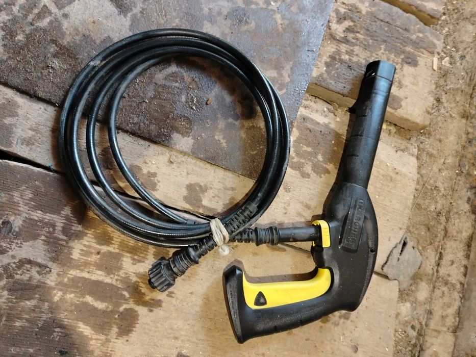 Мойка высокого давления Керхер.