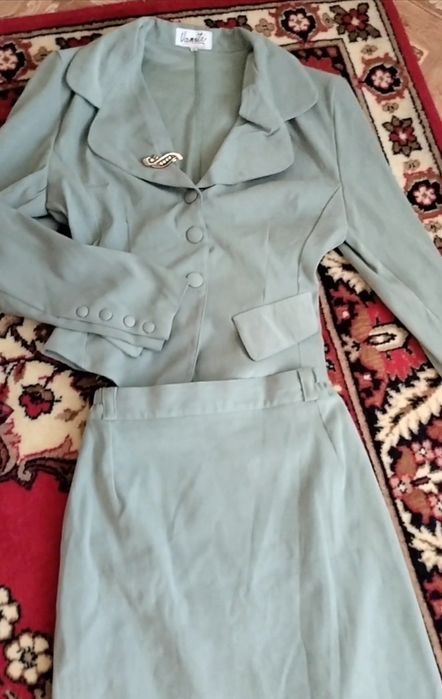 Женские вещи платья костюмы