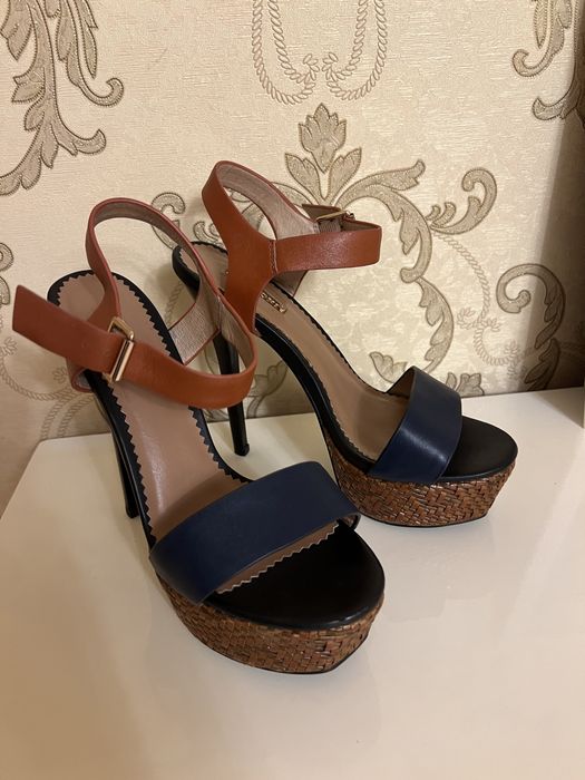 Босоножки Basconi