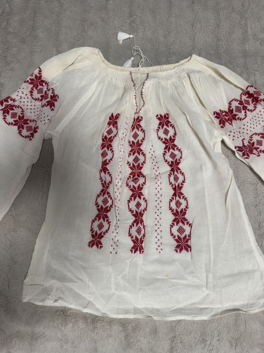 Costum popular/traditional cusut manual