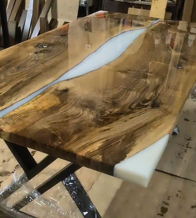 Холна маса трапезна маса от масив и епоксидна смола