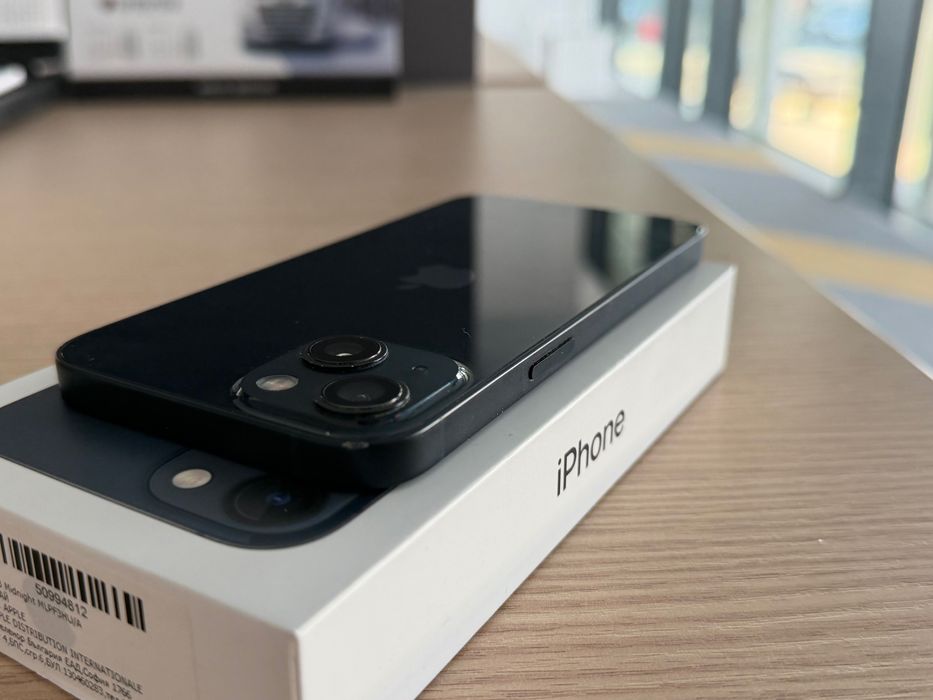 Apple iPhone 13 – 128GB – Midnight (Черен)