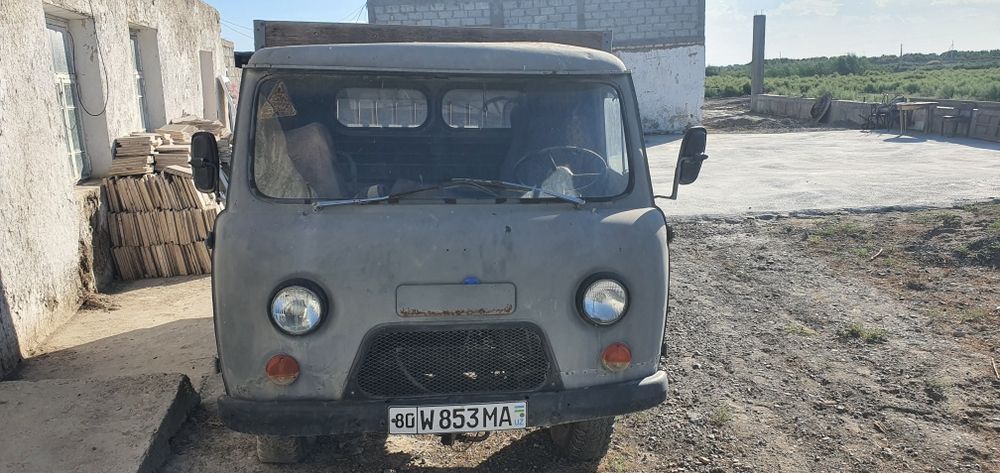 УАЗ бортавой, мол ташишга жуда кулай, чулда яхши юрийди.