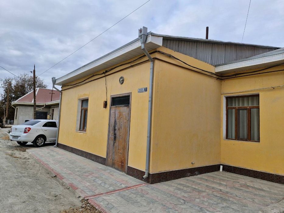 Шовот шахрида яшашга таййор уй сотилади