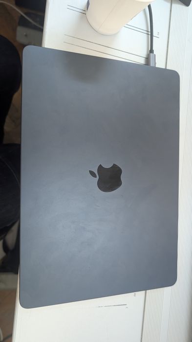 Macbook 13 M3 16gb ram 100%