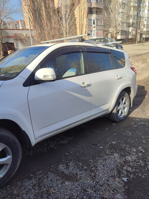 Продаю Тойота РАФ 4