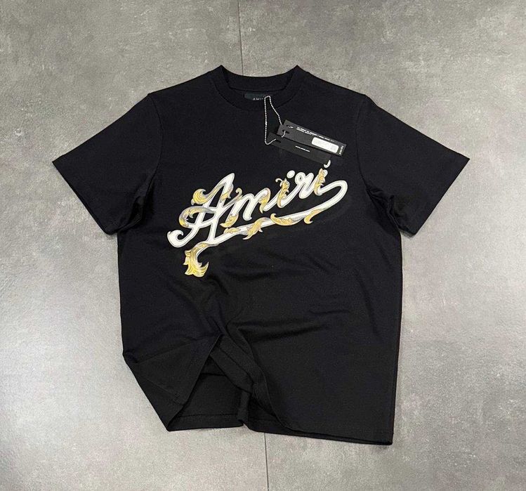 Нови мъжки тениски с етикети AMIRI налични