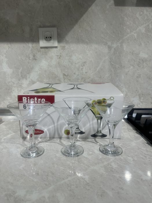 Бокал для Мартини и коктейль