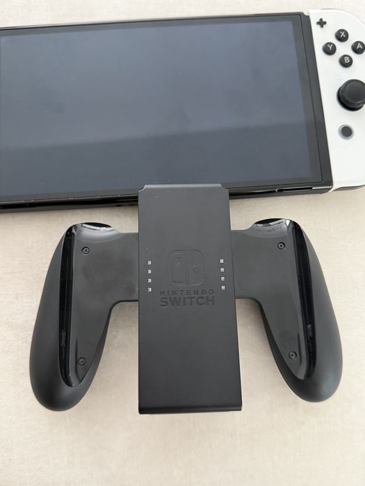 Nintendo Switch OLED White – Husă + 2 jocuri | Gata de utilizare