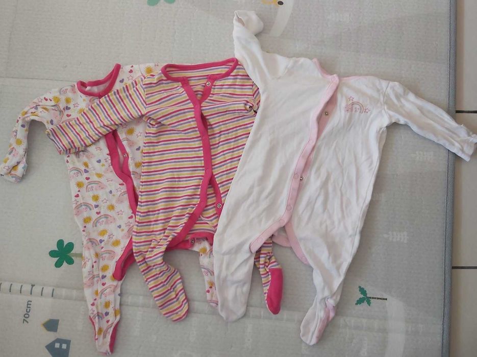 Лот бебешки ромпъри 0–3 месеца Mini Club + елек