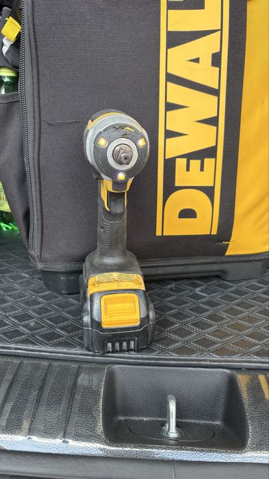 Гайкаверт dewalt девольт dcf880