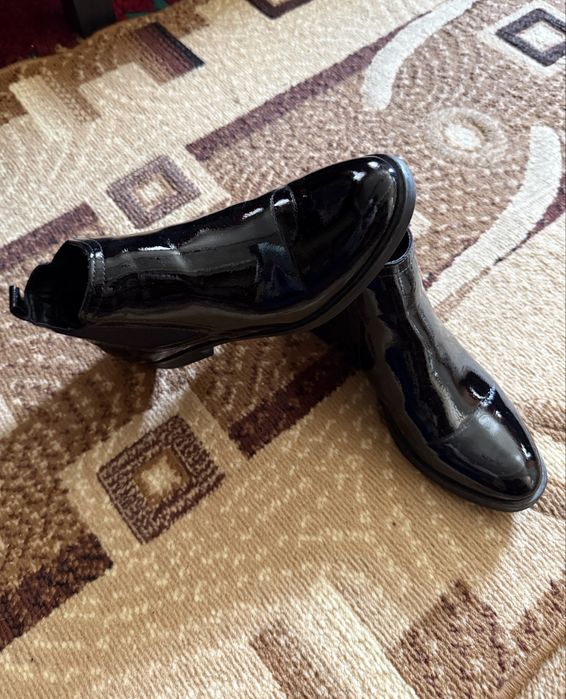 Продам женские сапоги челси