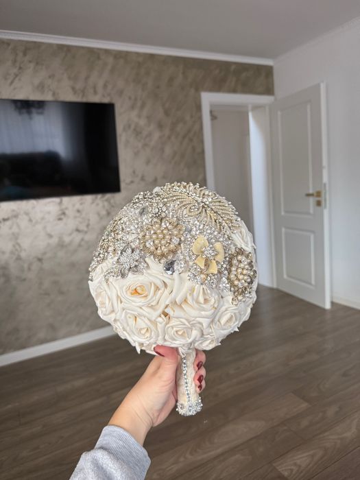 Vând buchet de mireasă