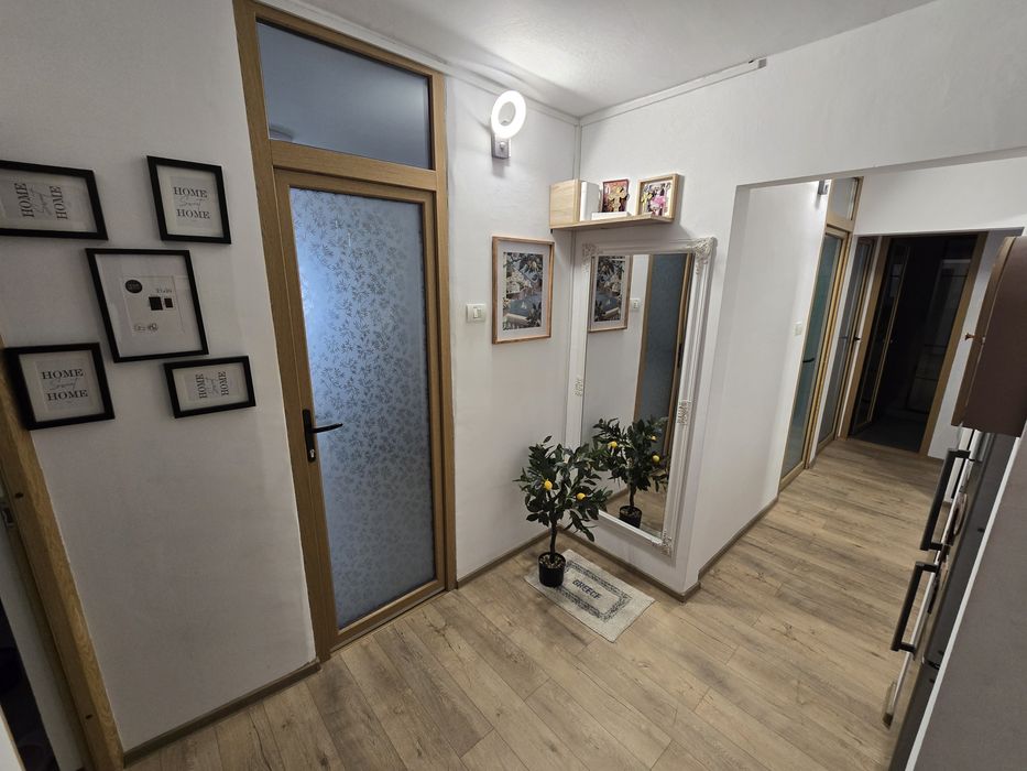 Apartament 3 camere, decomandat, zona Păltiniș - Peneș Curcanul