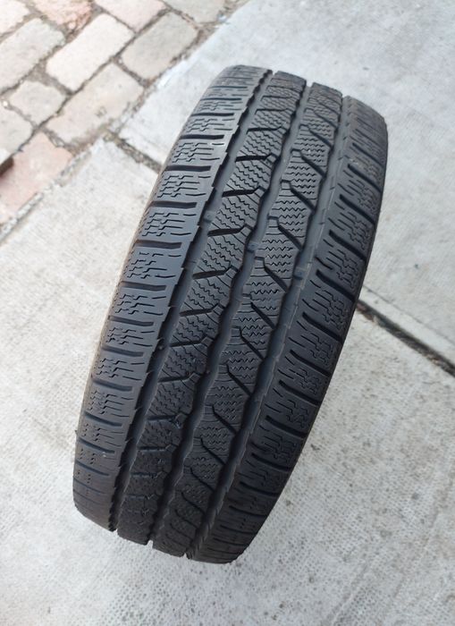 O bucată 215/205 70/65 R15C M+S iarnă - una Lassa Continental Vredeste
