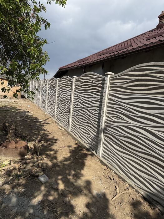 Gard beton / porti metalice-tabla decupata