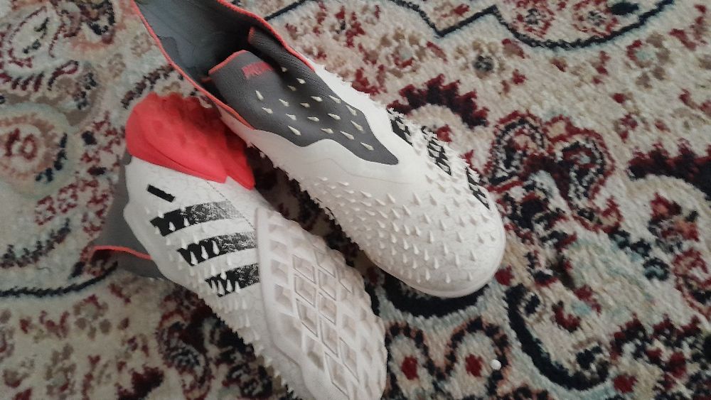 Сороконожки Adidas Predator
