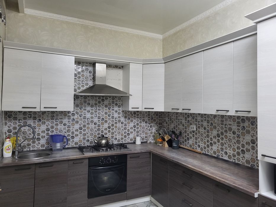 Срочно продам кухонный гарнитур угловая