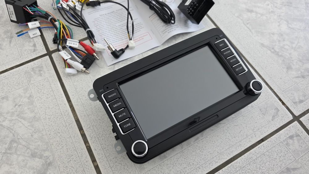 Navigatie adroid NOUA - CarPlay - 6GB RAM, 128 GB memorie  - VW Golf 5, 6, Passat B6 B7 CC, Tiguan, Touran Skoda