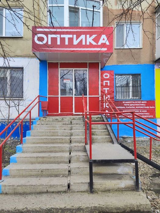 Напротив ТД Бакалея, 42 кв.м.