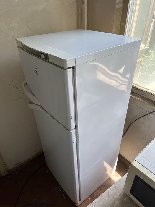 Xolodilnik Indesit srochniy