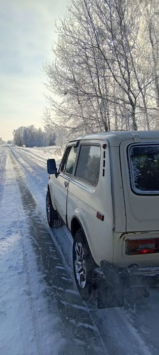 Нива 2121 в хорошем состоянии