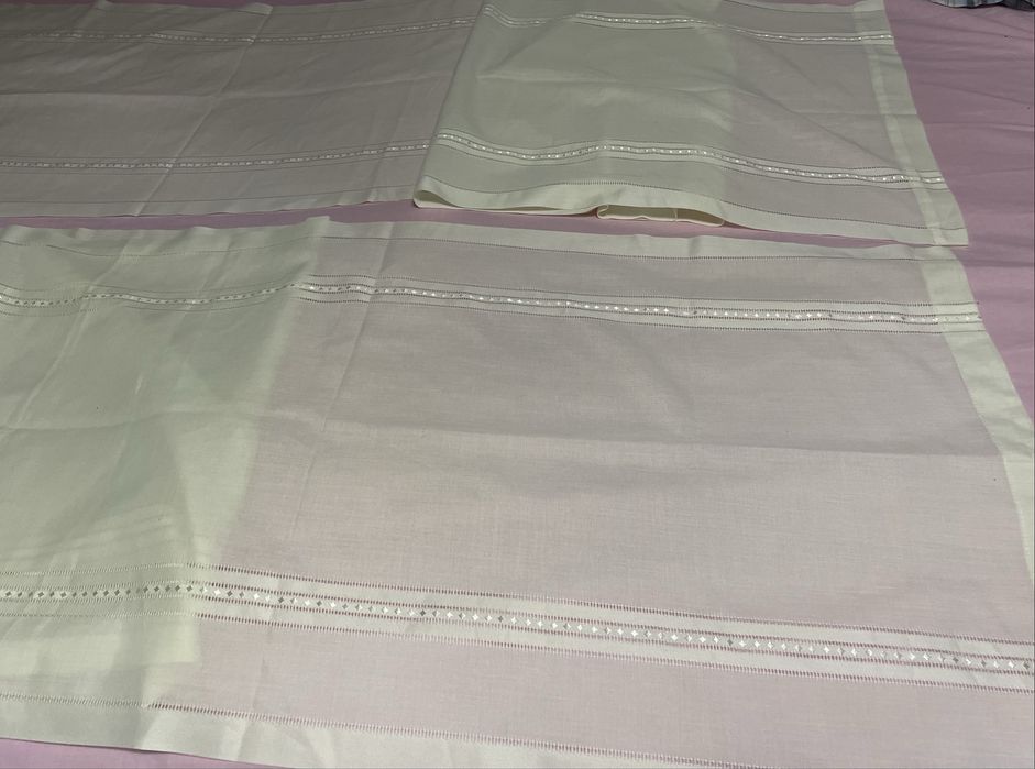 Perdea cu broderie finuta ( 2 buc)