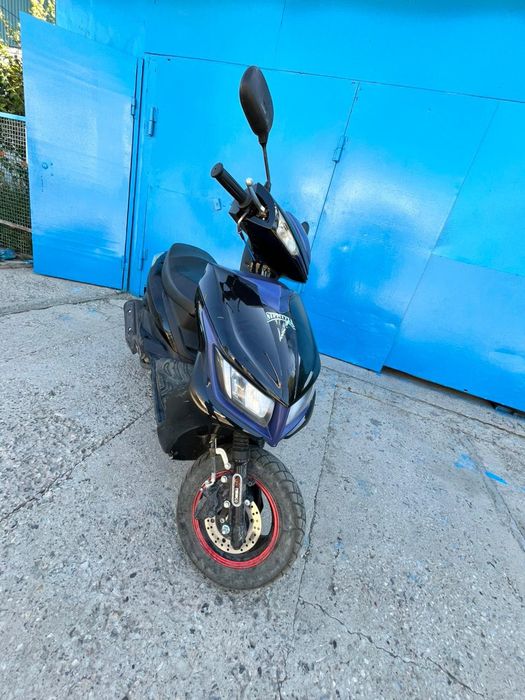 Продам скутер Liya m8