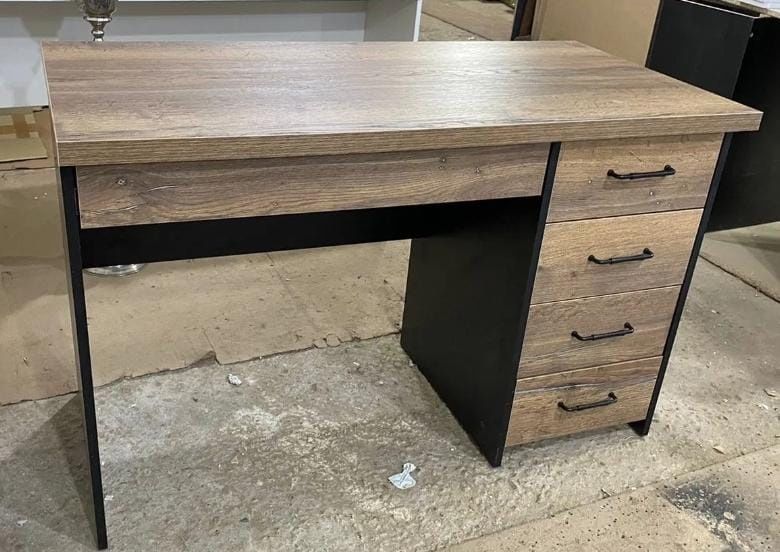 Стол писменный в отличном состоянии