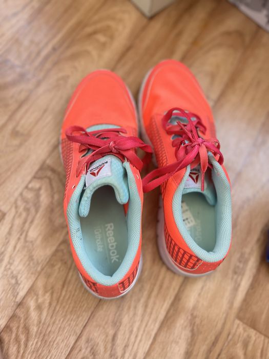 Кроссовки страдивариус