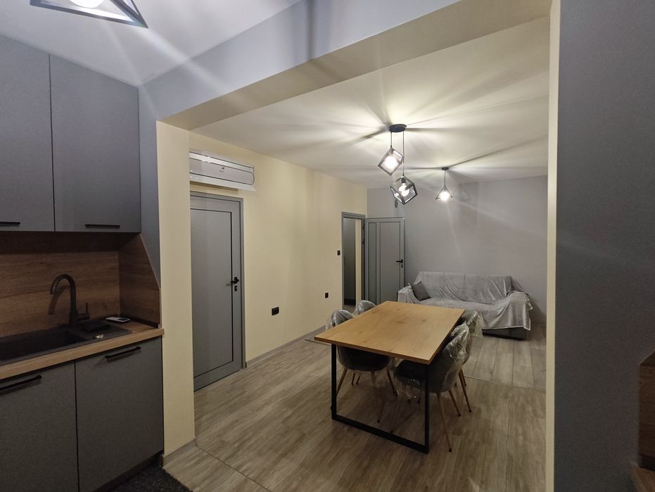 Заменям апартамент обзаведен