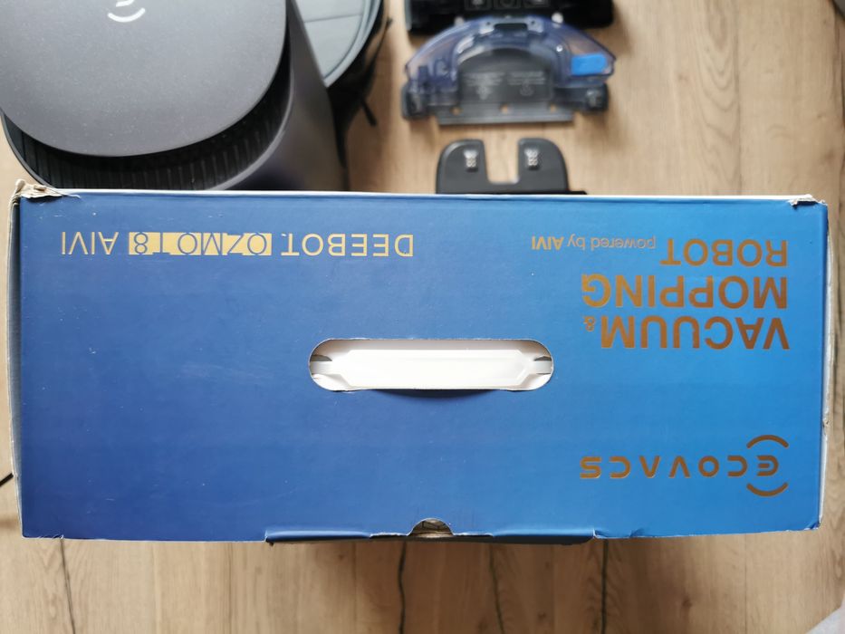 Робот Ecovacs deboot ozmo t8 aivi + СТАНЦИЯ ЗА ИЗПРАЗВАНЕ