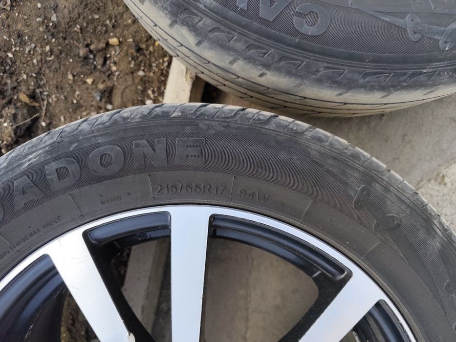 Продам диски с шинай 215/55/17