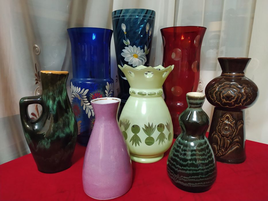 Вазы для цветов.