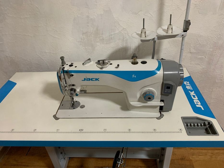 Швейная машинка Джак ф4