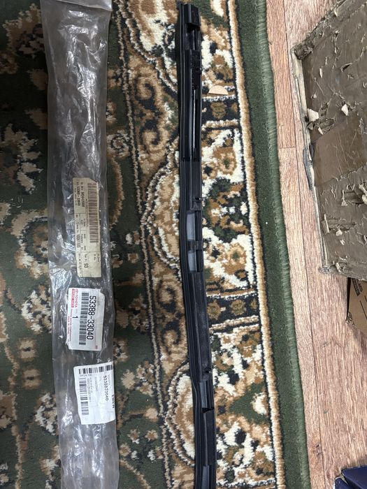 Уплотнитель капота камри 40