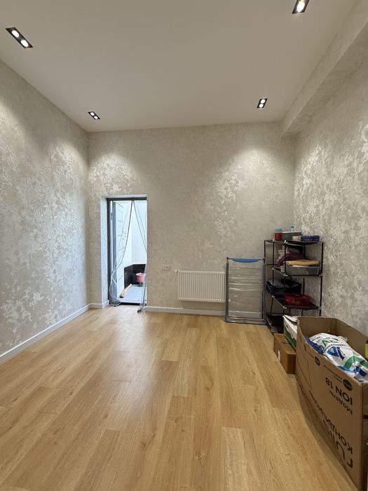 Ховлиси бор квартира сотилади!  Метро 2-чи бекат, Сергили