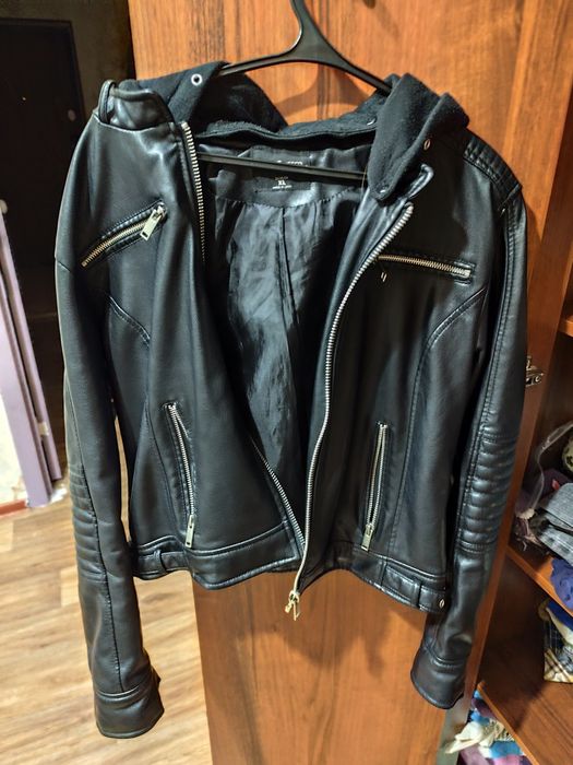 Куртка, футболка, свитер