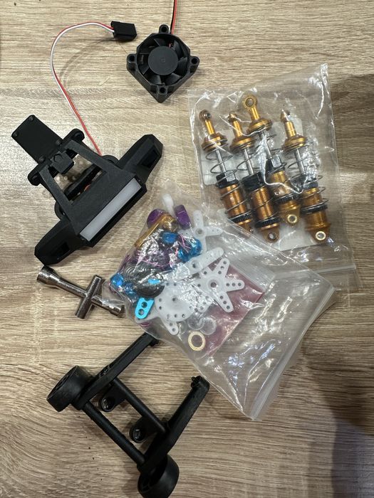 Vand masina cu telecomanda 1:16