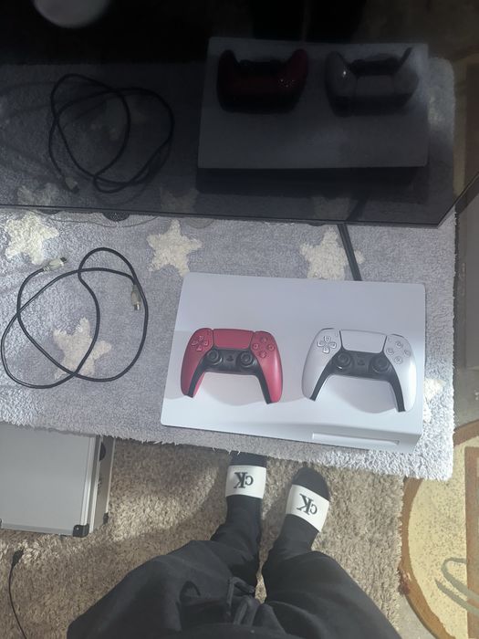 Vand PS5 PRO cu CD stare aproape ca nou