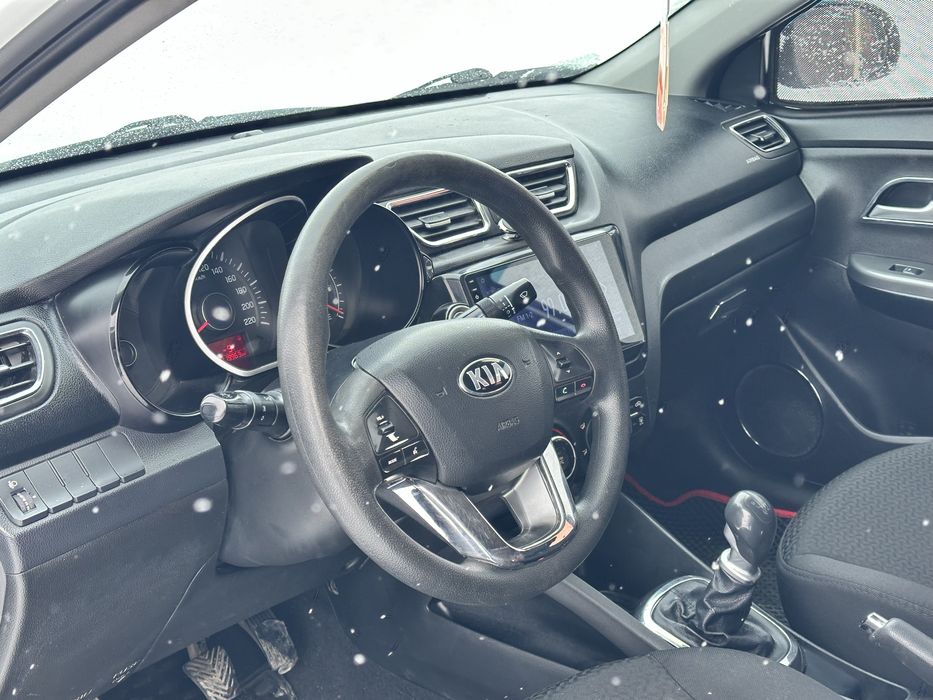 Kia Rio 1.4 MT 2014 год