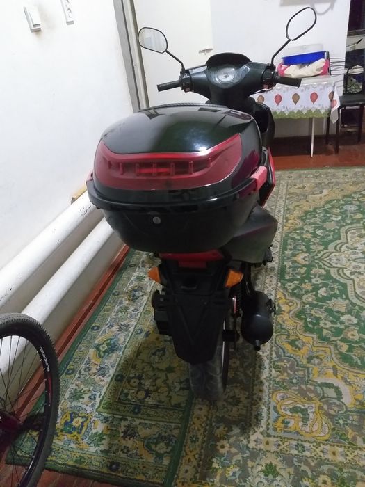 Lifan skuter sotiladi mator 80kub akumlyator toza qoyilgan