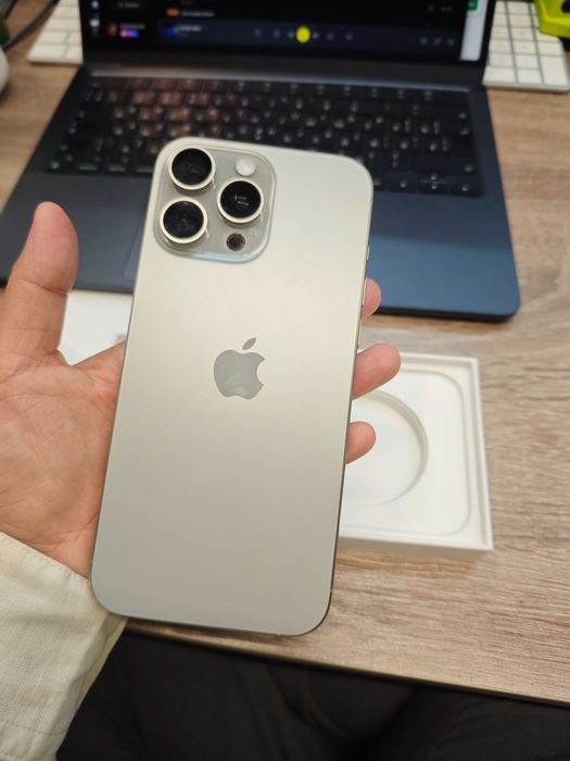 iPhone 16 pro max 256 e-sim