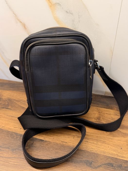 Чанта burberry london check zip around cross body