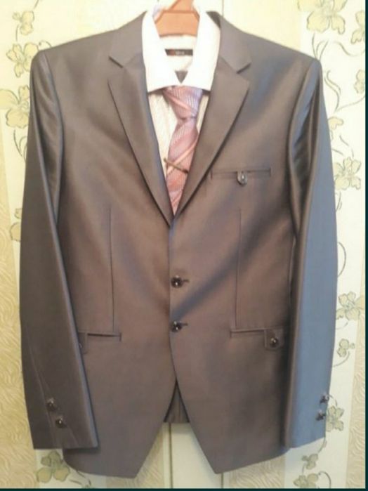 Новый костюм размер 52,
