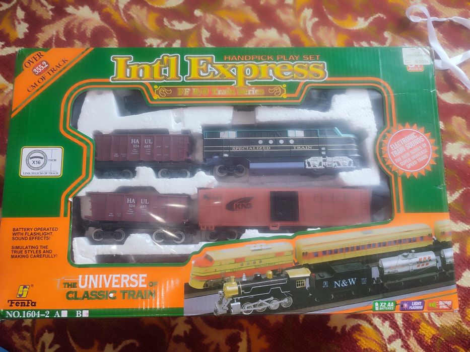 Детская железная дорога и поезд