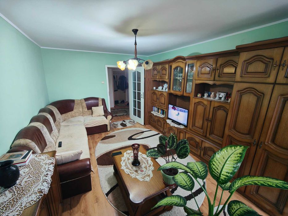 Persoana fizica vand apartament cu 3 camere