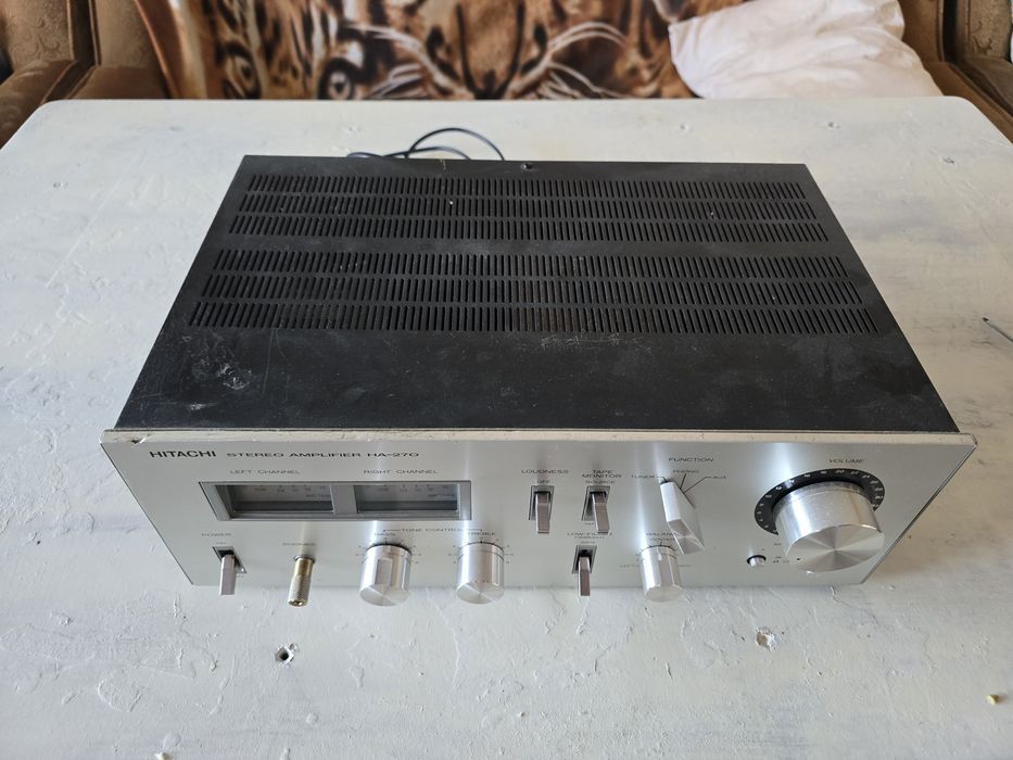 Hitachi HA-270 усилитель