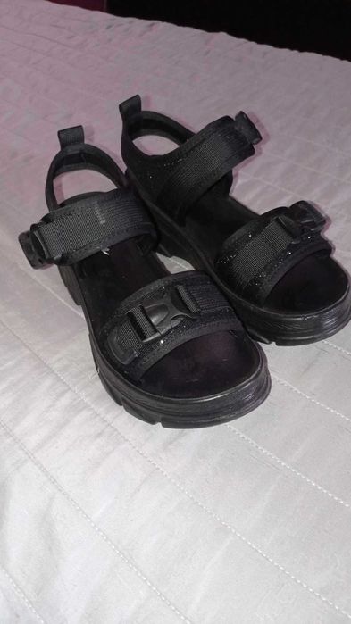 Сандали 39 номер